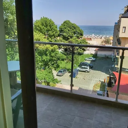 Be My Guest On The Front Line Appartement