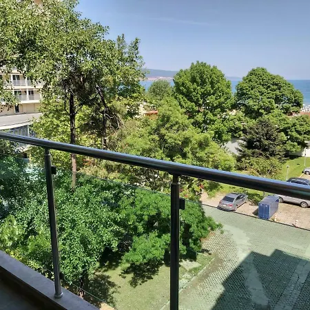 Be My Guest On The Front Line Appartement Slantchev Briag